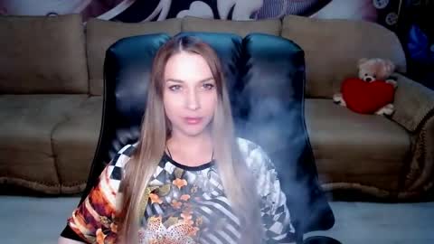 Snapshot of lovellymalina chatting on April 18, 1:26 pm private open online show from April 18, 1:26 pm