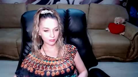 Snapshot of lovellymalina chatting on May 7, 3:28 pm private open online show from May 7, 3:28 pm