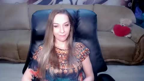 Snapshot of lovellymalina chatting on June 9, 1:56 pm private open online show from June 9, 1:56 pm
