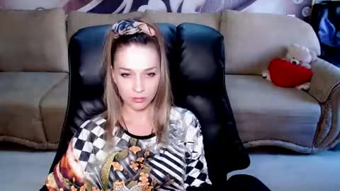 Snapshot of lovellymalina chatting on June 18, 10:41 am private open online show from June 18, 10:41 am