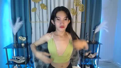 Snapshot of lovely_bellax chatting on April 12, 10:15 pm BELLA online show from April 12, 10:15 pm