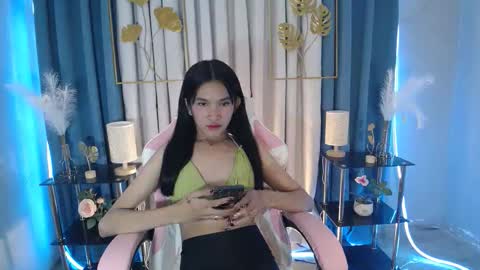 Snapshot of lovely_bellax chatting on April 29, 6:14 pm BELLA online show from April 29, 6:14 pm