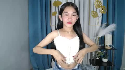 Snapshot of lovely_bellax chatting on May 17, 2:02 pm BELLA online show from May 17, 2:02 pm