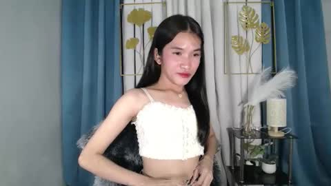 Snapshot of lovely_bellax chatting on May 18, 4:07 am BELLA online show from May 18, 4:07 am