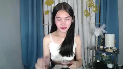 Snapshot of lovely_bellax chatting on May 19, 1:56 am BELLA online show from May 19, 1:56 am