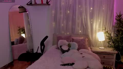 Snapshot of lovely_emma18 chatting on June 22, 1:08 pm Emma online show from June 22, 1:08 pm