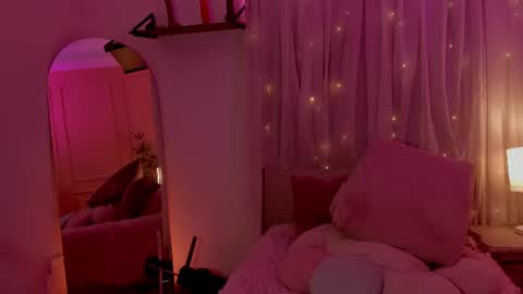 Snapshot of lovely_emma18 chatting on June 26, 1:26 pm Emma online show from June 26, 1:26 pm