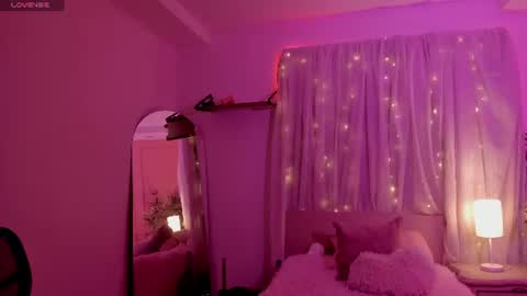 Snapshot of lovely_emma18 chatting on July 6, 1:08 pm Emma online show from July 6, 1:08 pm