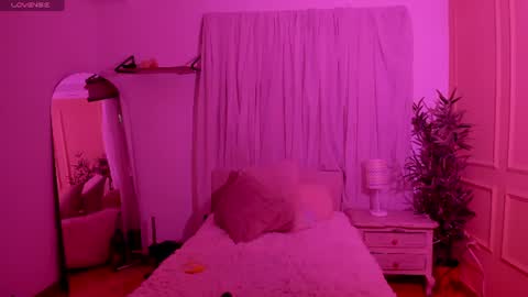 Snapshot of lovely_emma18 chatting on July 11, 1:47 pm Emma online show from July 11, 1:47 pm