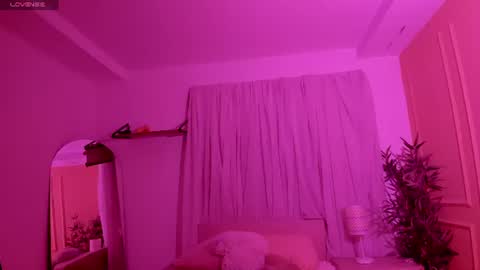 Snapshot of lovely_emma18 chatting on July 14, 1:06 pm Emma online show from July 14, 1:06 pm