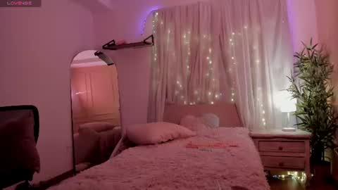 Snapshot of lovely_emma18 chatting on July 17, 1:51 pm Emma online show from July 17, 1:51 pm