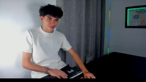 Snapshot of lovely_horny713 chatting on April 14, 4:13 pm Salo online show from April 14, 4:13 pm
