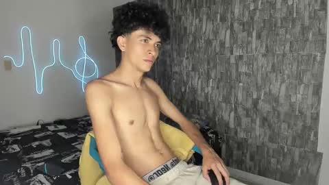 Snapshot of lovely_horny713 chatting on May 1, 11:15 am Salo online show from May 1, 11:15 am