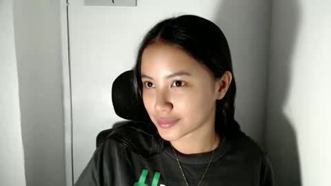Snapshot of lovely_kiara16 chatting on April 17, 3:53 am Kiara online show from April 17, 3:53 am