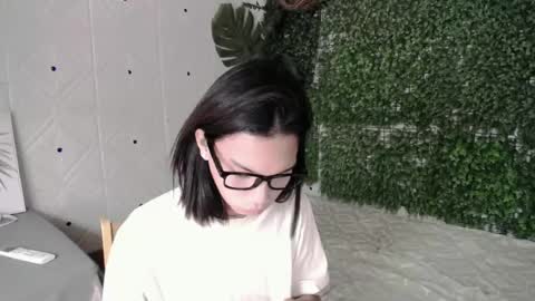Snapshot of lovely_kimmyxx chatting on June 19, 4:33 pm kimmy online show from June 19, 4:33 pm