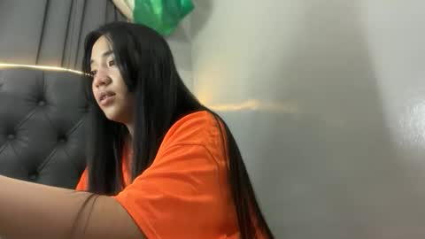 Snapshot of lovely_leah23 chatting on February 9, 8:57 pm lovely_leah23 online show from February 9, 8:57 pm