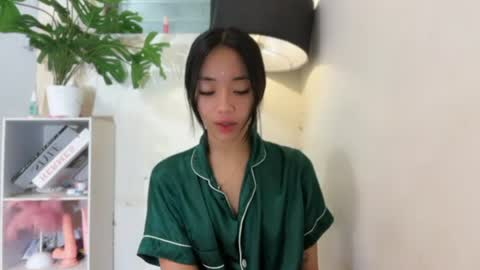 Snapshot of lovely_leah23 chatting on June 12, 11:03 pm lovely_leah23 online show from June 12, 11:03 pm
