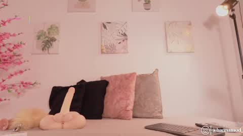 Snapshot of lovely_queens chatting on March 28, 11:21 am online show from March 28, 11:21 am