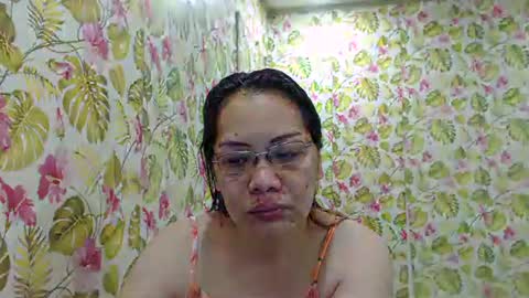 Snapshot of lovelyasiancutie chatting on November 10, 9:25 pm lovelyasiancutie online show from November 10, 9:25 pm