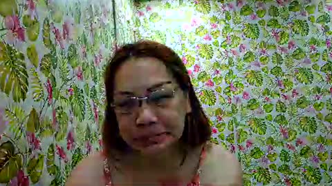 Snapshot of lovelyasiancutie chatting on May 3, 8:48 pm lovelyasiancutie online show from May 3, 8:48 pm