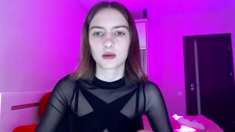 Snapshot of lovelybird69 chatting on June 7, 12:09 pm lovelybird69 online show from June 7, 12:09 pm