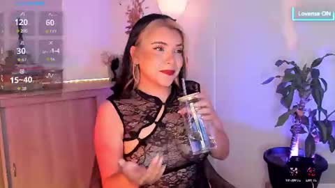 Snapshot of lovelygirl45 chatting on June 20, 2:36 am Valerie online show from June 20, 2:36 am