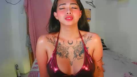 Snapshot of lovelykayleexx chatting on May 20, 8:15 pm ara online show from May 20, 8:15 pm