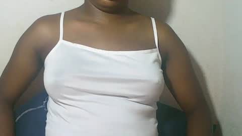 lovelylarra online show from February 22, 8:18 pm