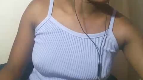 lovelylarra online show from February 27, 9:31 am