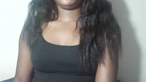 lovelylarra online show from April 1, 10:05 am