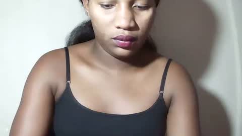 Snapshot of lovelylarra chatting on May 6, 10:53 am lovelylarra online show from May 6, 10:53 am
