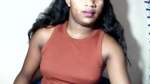Snapshot of lovelylarra chatting on May 21, 9:16 am lovelylarra online show from May 21, 9:16 am