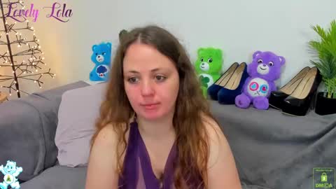 Snapshot of lovelylola_fr chatting on December 2, 9:28 pm Lola online show from December 2, 9:28 pm