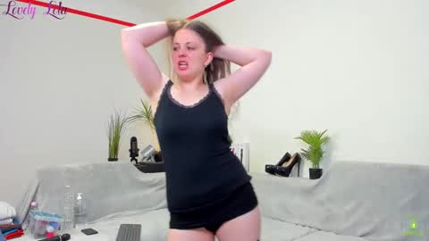 Snapshot of lovelylola_fr chatting on October 7, 7:44 pm Lola online show from October 7, 7:44 pm