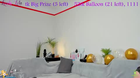 Snapshot of lovelylola_fr chatting on October 10, 8:08 pm Lola online show from October 10, 8:08 pm