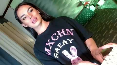 lovelymiss_shyna11 online show from February 18, 9:38 am