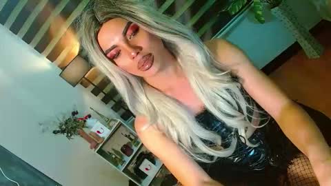Snapshot of lovelymiss_shyna11 chatting on April 26, 8:50 pm lovelymiss_shyna11 online show from April 26, 8:50 pm