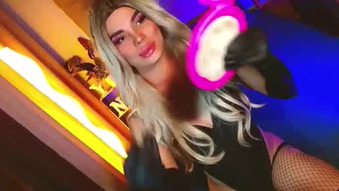 Snapshot of lovelymiss_shyna11 chatting on May 8, 8:41 am lovelymiss_shyna11 online show from May 8, 8:41 am
