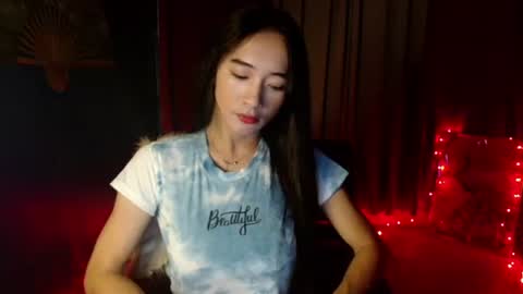 Snapshot of lovelypetite143 chatting on February 12, 4:07 am lovelypetite143 online show from February 12, 4:07 am