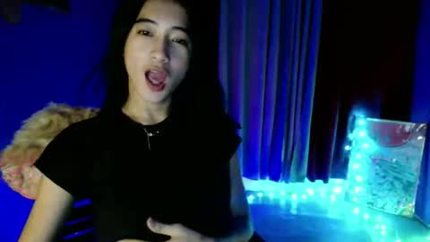 lovelypetite143 online show from March 27, 8:26 am