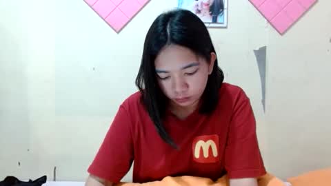 Snapshot of lovelypetitebigcock chatting on December 22, 10:01 am lovelypetitebigcock online show from December 22, 10:01 am