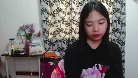 Snapshot of lovelypetitebigcock chatting on January 12, 5:23 am lovelypetitebigcock online show from January 12, 5:23 am