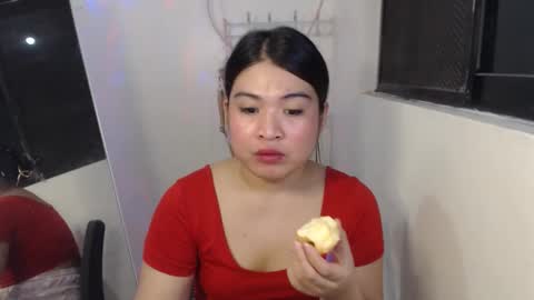Snapshot of lovelyrhean chatting on May 12, 7:27 am Rhean online show from May 12, 7:27 am