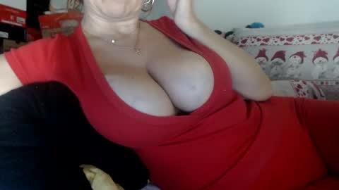 Snapshot of lovelywoman22 chatting on December 31, 4:04 pm lovelywoman22 online show from December 31, 4:04 pm