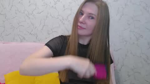 Snapshot of lovepeanutgirl chatting on February 17, 3:53 pm Mary Love online show from February 17, 3:53 pm