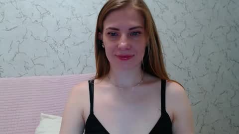 Snapshot of lovepeanutgirl chatting on September 21, 3:24 pm Mary Love online show from September 21, 3:24 pm