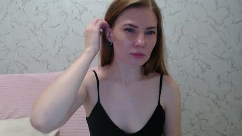 Snapshot of lovepeanutgirl chatting on October 21, 3:24 pm Mary Love online show from October 21, 3:24 pm