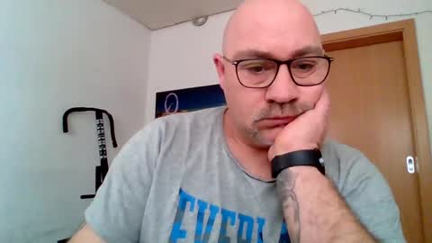 lover010983 online show from March 10, 8:48 am