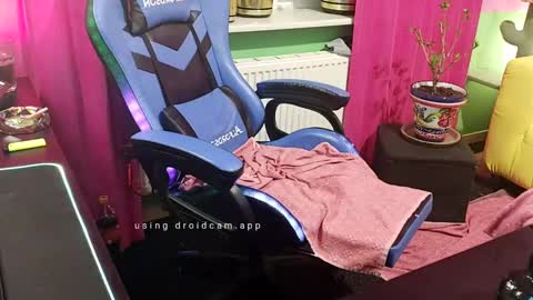 Snapshot of loverboy89hh chatting on January 22, 5:48 am LoverBoy89HH online show from January 22, 5:48 am