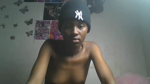 Snapshot of lovers_oncam chatting on May 27, 4:20 am RedJoy online show from May 27, 4:20 am